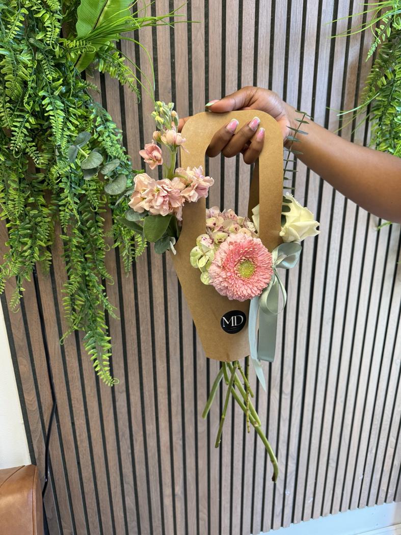 Flessentials bloom bar and floral decor gallery photo 3