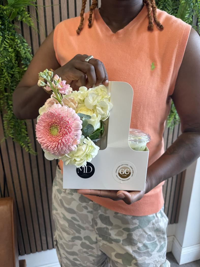 Flessentials bloom bar and floral decor gallery photo 4