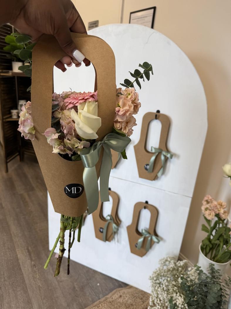 Flessentials bloom bar and floral decor gallery photo 5
